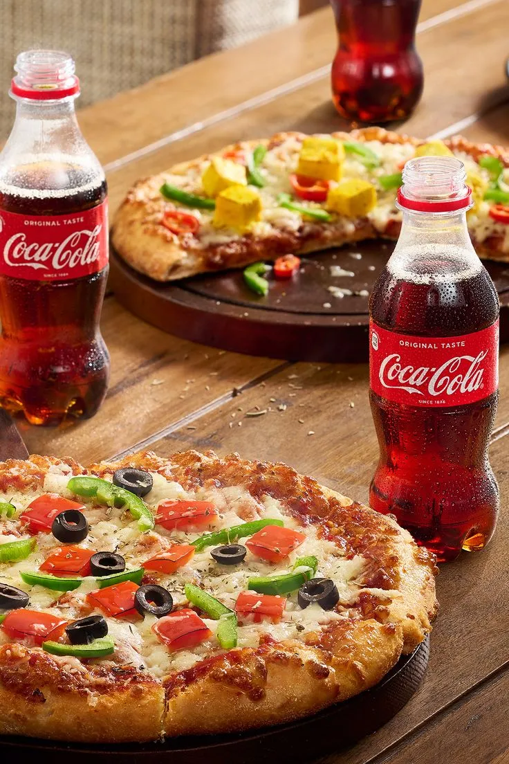 PIZZA AND COKE ( 30 MINS DELIVERY )
